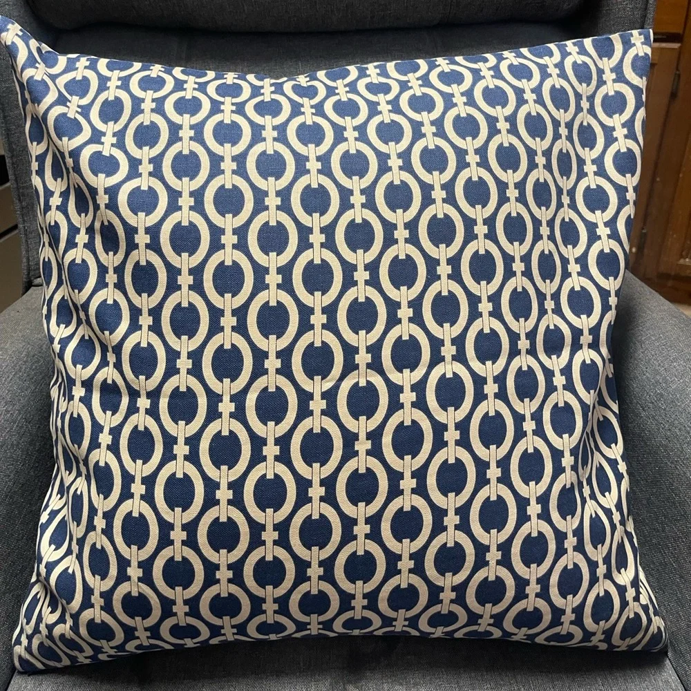 Pottery Barn Elegant Chain Link Patterned Pillow Cover
